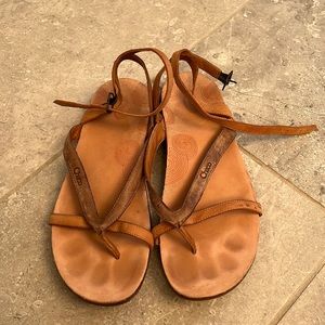 LIKE NEW Leather Chaco sandals with ankle strap